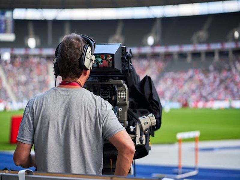 Sports Broadcasting: Behind the Scenes of the Action